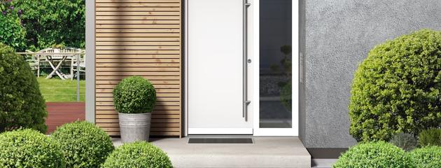 Modern bungalow exterior with a contemporary front door showing 2026 design and colour trends for Canadian homes