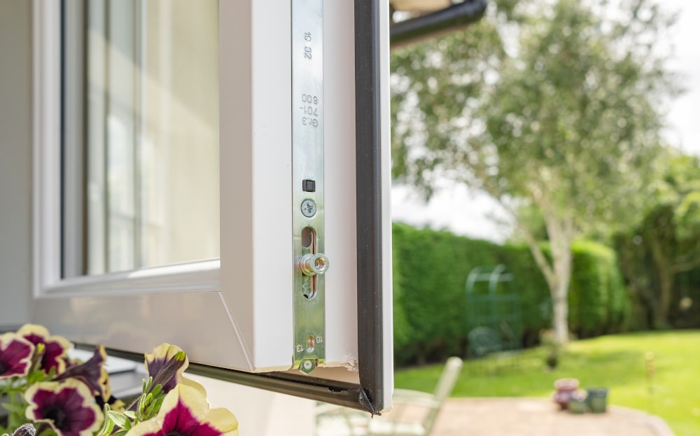 Low-E double-glazed windows maintain indoor comfort in Canadian homes during winter and summer seasons