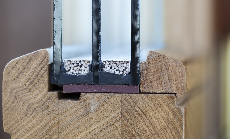 Window profile displaying warm-edge spacer components