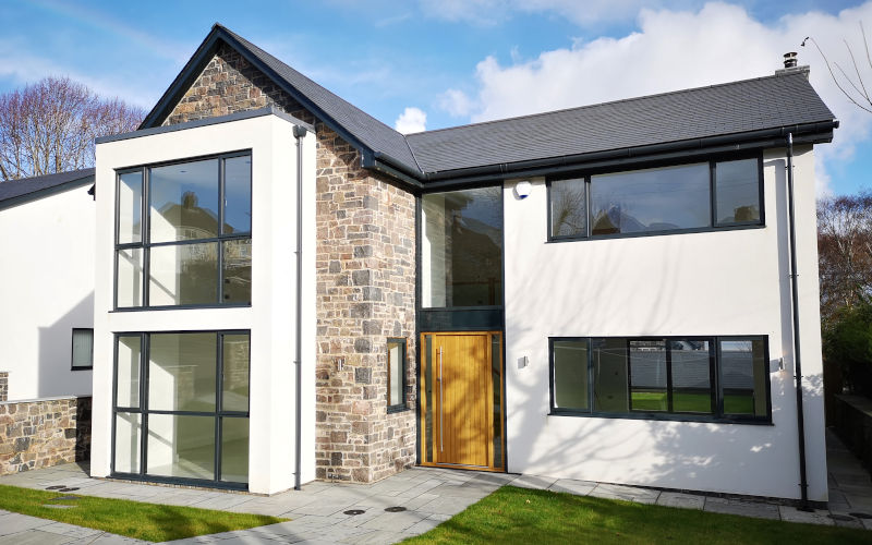 Contemporary detached home with large vinyl tilt-and-turn windows and clean architectural lines
